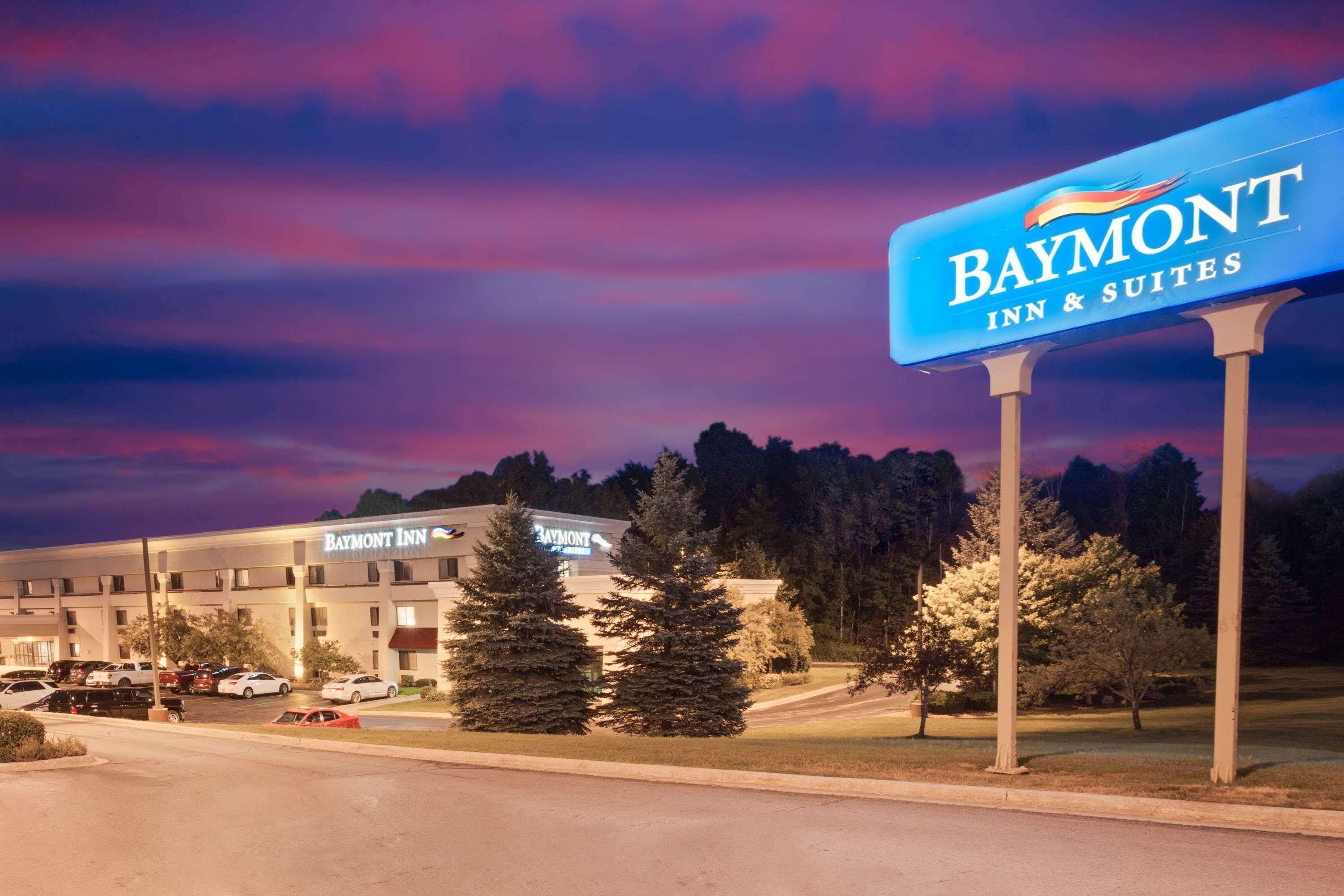 Baymont By Wyndham Traverse City Exteriör bild